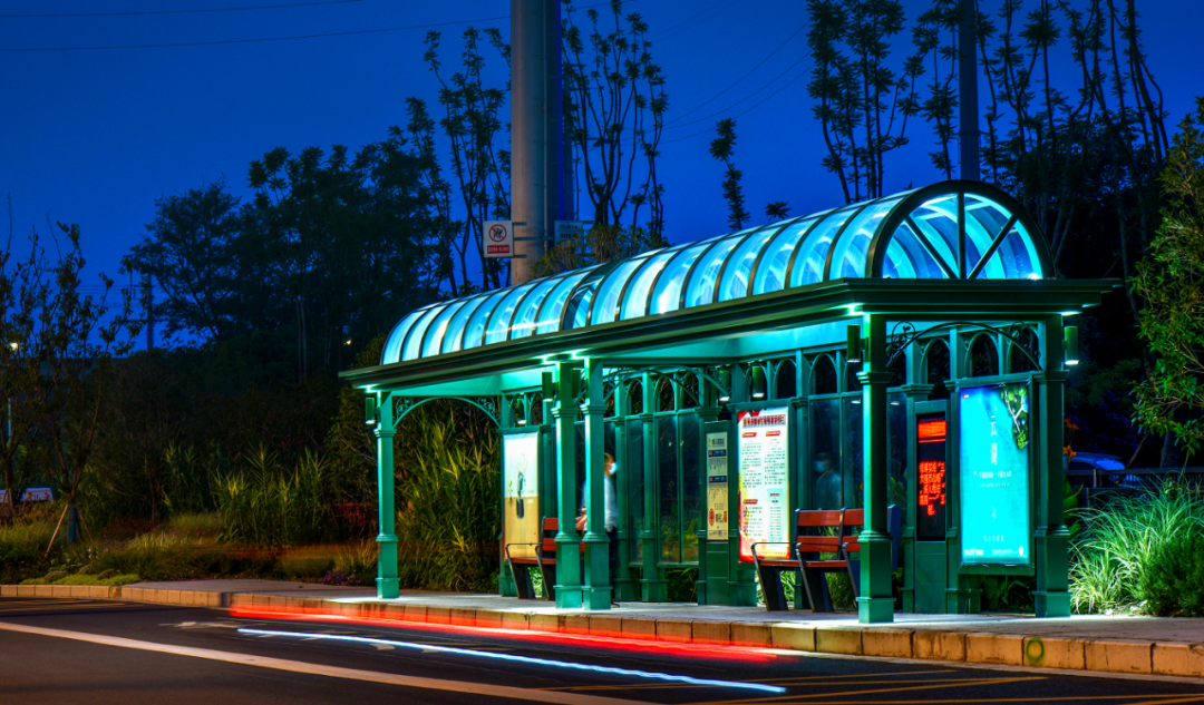 公交站臺，彭州生活一脈的“新面孔”亮相了！